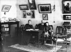 Павел Милюков с членами семьи, 1912
